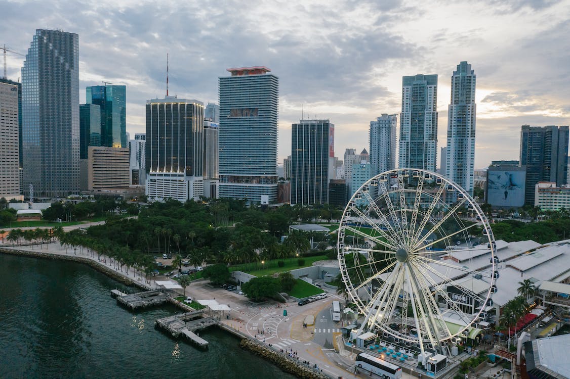 Navigating Miami’s Competitive Real Estate Market: Top Realtors in Miami